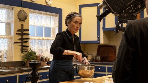 Julia Season 1 Episode 4 - Petit Fours