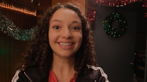Stuck in the Middle Season 3 Episode 1 - Stuck at Christmas – The Movie
