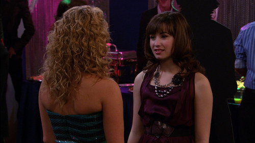 Sonny with a Chance Season 1 Episode 6 - Three's Not Company