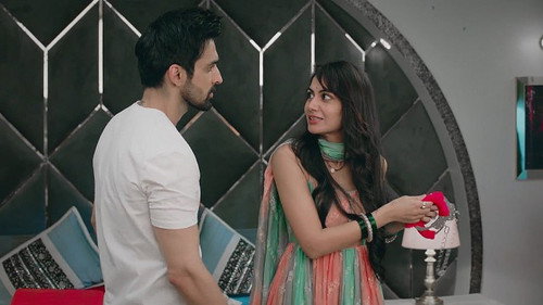 Babita sees Virat and Amu together still