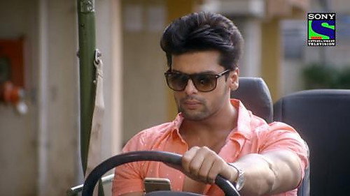 Beyhadh Season 1 Episode 18 - Ashwin Gives A Gifts To Maya's Mother
