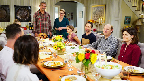 Life in Pieces Season 3 Episode 4 - Testosterone Martyr Baked Knife