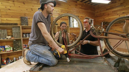 Flea Market Flip Season 1 Episode 2 - Urban Upcyclers vs. Creative Best Friends