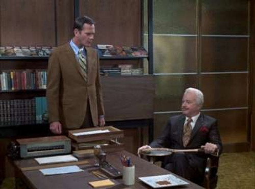 Bewitched Season 6 Episode 21 - What Makes Darrin Run?