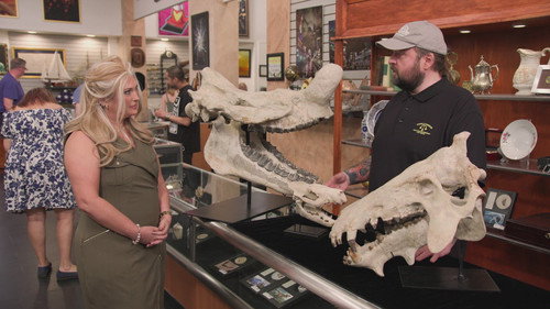 Pawn Stars Season 25 Episode 2 - Fangs for the Memories