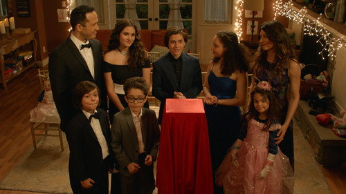Stuck in the Middle Season 2 Episode 20 - Stuck in the Diaz Awards
