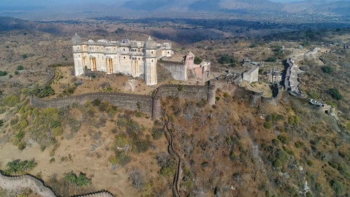 Legendary Locations Season 1 Episode 11 - If Walls Could Talk