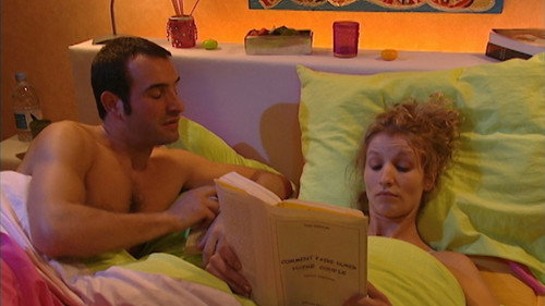 Dans leur lit (1) still