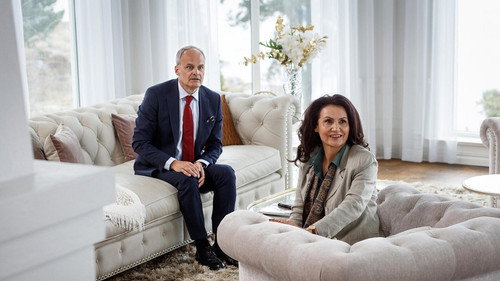 Solsidan Season 7 Episode 4 - Fredde is to be interviewed by Dagens Industri