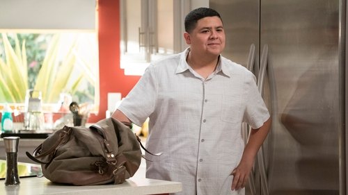 Modern Family Season 9 Episode 10 - No Small Feet