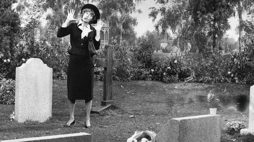 Laverne & Shirley Season 4 Episode 9 - A Visit to the Cemetery