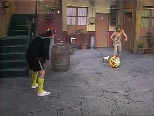 El Chavo del Ocho Season 3 Episode 19 - Fútbol en la Vecindad