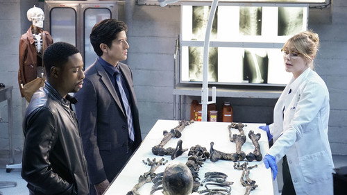 Rush Hour Season 1 Episode 10 - Knock, Knock...House creeping!