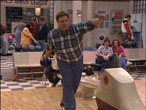 Roseanne Season 4 Episode 14 - The Bowling Show
