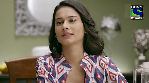 Beyhadh Season 1 Episode 7 - Arjun Steals Maya's Film Passes