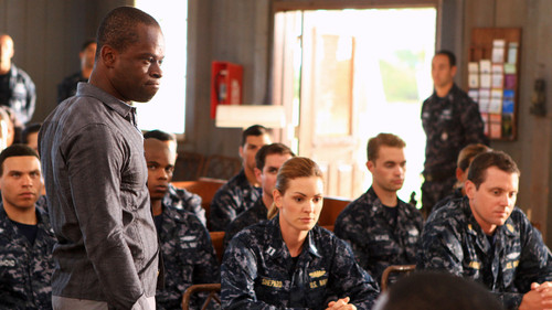 Last Resort Season 1 Episode 8 - Big Chicken Dinner
