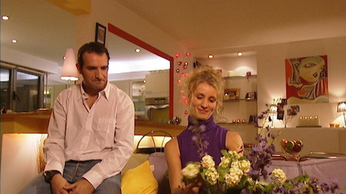 Dans leur salon (1) still