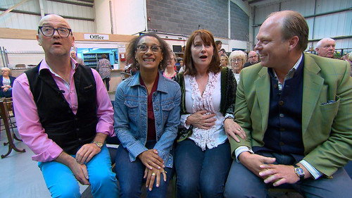 Celebrity Antiques Road Trip Season 6 Episode 15 - Susan Cookson and Suzanne Packer