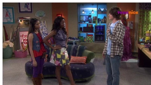 True Jackson, VP Season 1 Episode 3 - Babysitting Dakota