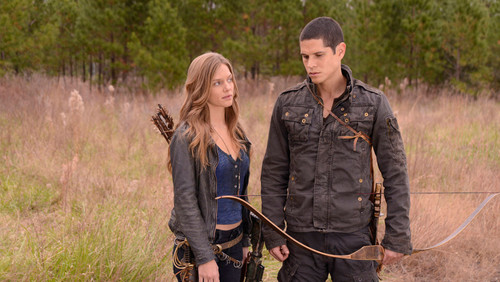 Revolution Season 1 Episode 13 - The Song Remains the Same