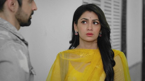 Abhiraj's goons attack Virat and Amruta still