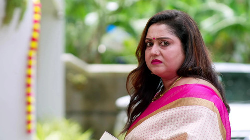 Ee Puzhayum Kadannu Season 1 Episode 6 - Rajeshwari's Scorned Look