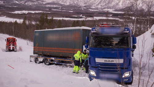 Ice Road Rescue Season 1 Episode 2 - Crazy People