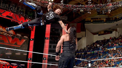 Raw Season 24 Episode 17 - April 25, 2016 (Hartford, CT)