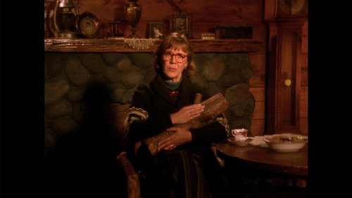 Log Lady Introduction - S01E02 still