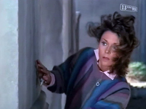 Scarecrow and Mrs. King Season 3 Episode 9 - J. Edgar's Ghost
