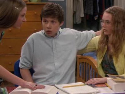 Melissa & Joey Season 1 Episode 29 - Do as I Say, Not as I Did