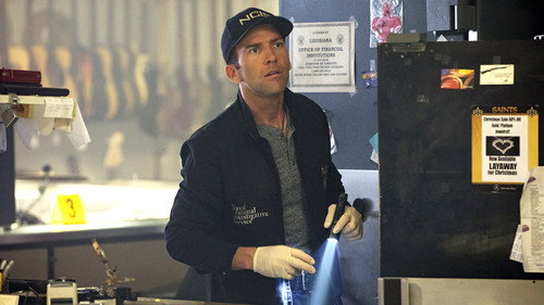 NCIS: New Orleans Season 3 Episode 17 - Swift, Silent, Deadly