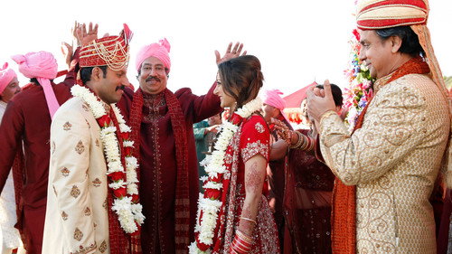 Outsourced Season 1 Episode 22 - Rajiv Ties the Baraat (2)