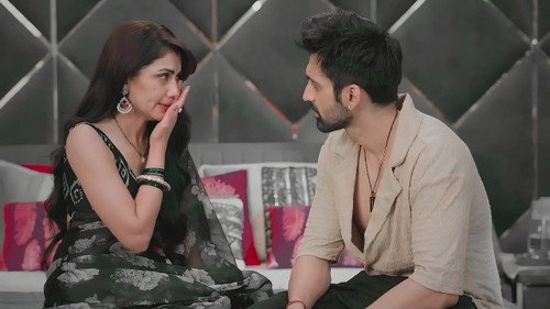 Amruta gives Nimrit advice still