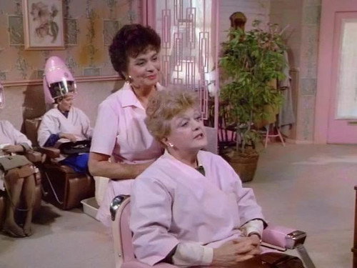 undefined Season 4 Episode 7 - If It's Thursday, It Must Be Beverly