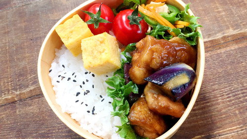 BENTO EXPO Season 5 Episode 7 - Salmon Menchi-Katsu Bento & Chicken-Nasu with 4S Sauce Bento