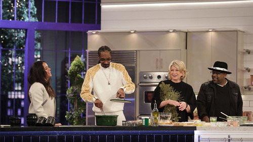 Martha & Snoop's Potluck Dinner Party Season 2 Episode 10 - Gettin’ Veggie With It