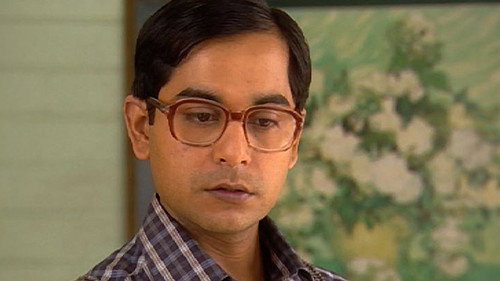 Raj Ditches Pari and Maria still