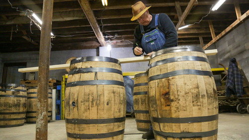Moonshiners Season 10 Episode 18 - Two Tons Of Fun
