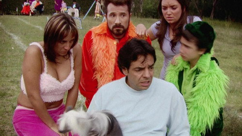 La familia P. Luche Season 2 Episode 10 - Carrera de perros
