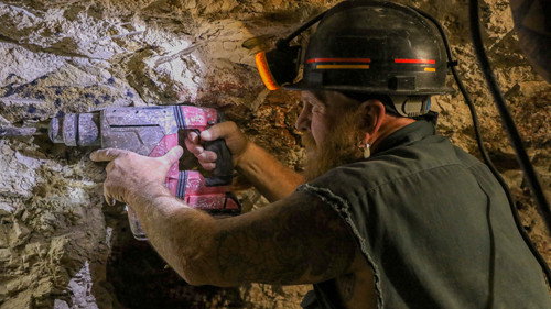 Outback Opal Hunters Season 11 Episode 8 - Over the Concrete Rainbow