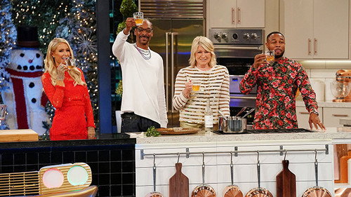 Martha & Snoop's Potluck Dinner Party Season 3 Episode 8 - Holiday Frost Fight