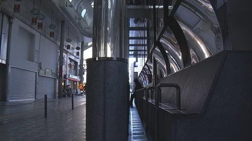 Document 72 Hours Season 7 Episode 5 - Benches and People: An Osaka Shopping Arcade