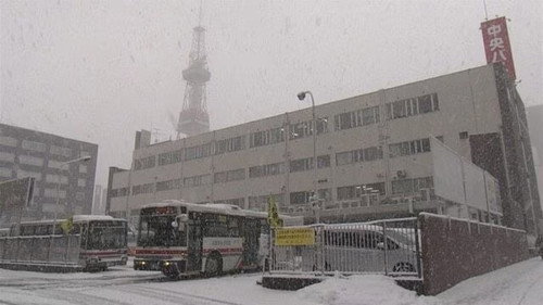 Document 72 Hours Season 7 Episode 3 - Christmas at the Bus Terminal