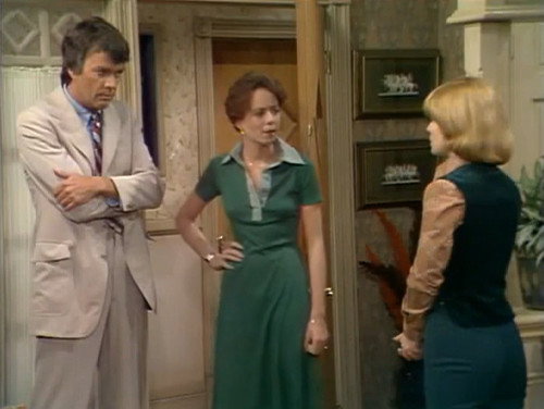 One Day at a Time Season 3 Episode 2 - The Older Man (2)