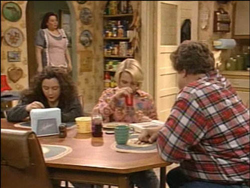 Roseanne Season 4 Episode 25 - Aliens
