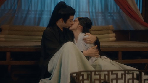The Prisoner of Beauty Season 1 Episode 31 - Knelt down