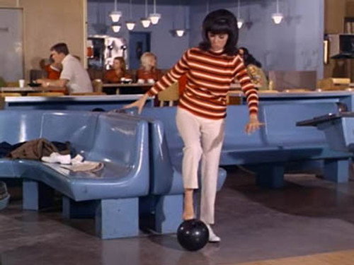 That Girl Season 1 Episode 28 - This Little Piggy Had a Ball