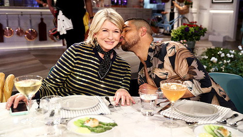 Martha & Snoop's Potluck Dinner Party Season 2 Episode 6 - Bon Appetizzle