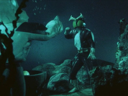 Kamen Rider Season 5 Episode 21 - Sharkshark Island, Decisive Battle in the Sea!